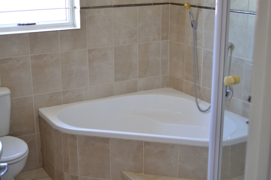 To Let 5 Bedroom Property for Rent in Heritage Park Western Cape